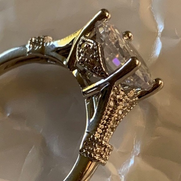 🔥HOST PICK!!!🔥 SUPER GORGEOUS 18K White Gold 3Ct Moissanite Ring!😍 - Picture 8 of 8